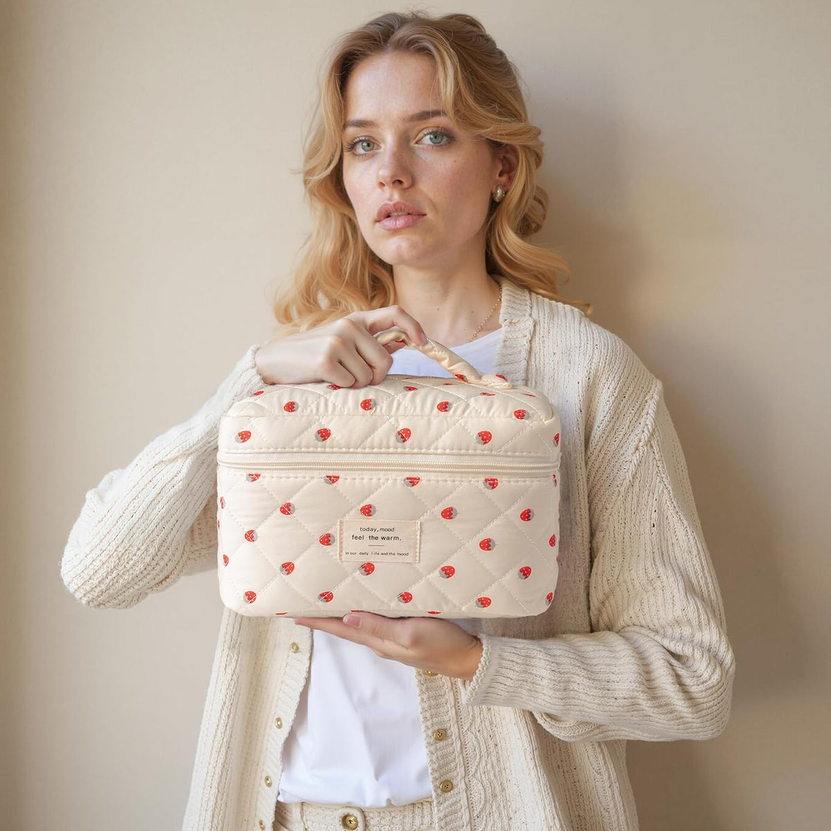 Large Quilted Makeup Bags for Women, Cute Cotton Travel Cosmetic Bags with Handle, Gifts for Bridesmaids, Portable Coquette Floral Make up Bag, Toiletry Cosmetic Bag