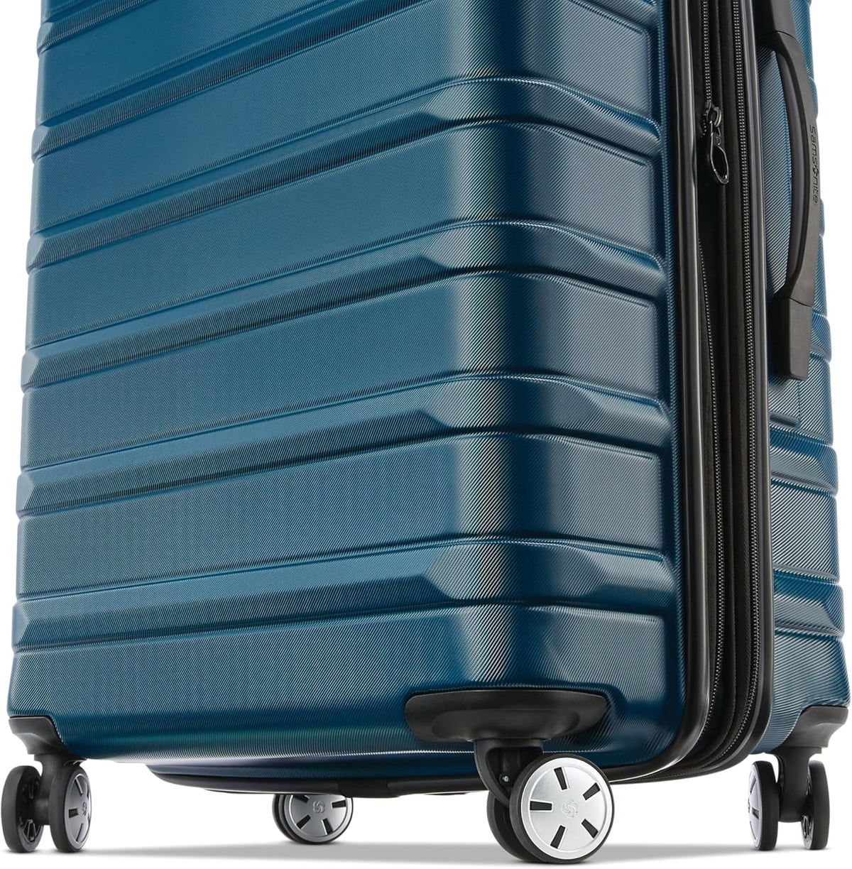 Omni 2 Domestic Carry-On Luggage - 22x14x9 Airline-Approved - Features Expandable Polycarbonate Shell, 360° Wheels, TSA Lock - Amazon Exclusive - Artic Silver