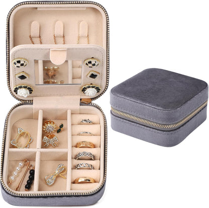 Velvet Travel Jewelry Box, Mini Travel Jewelry Case, Small Portable Travel Jewelry Organizer for Women Girls (Green)