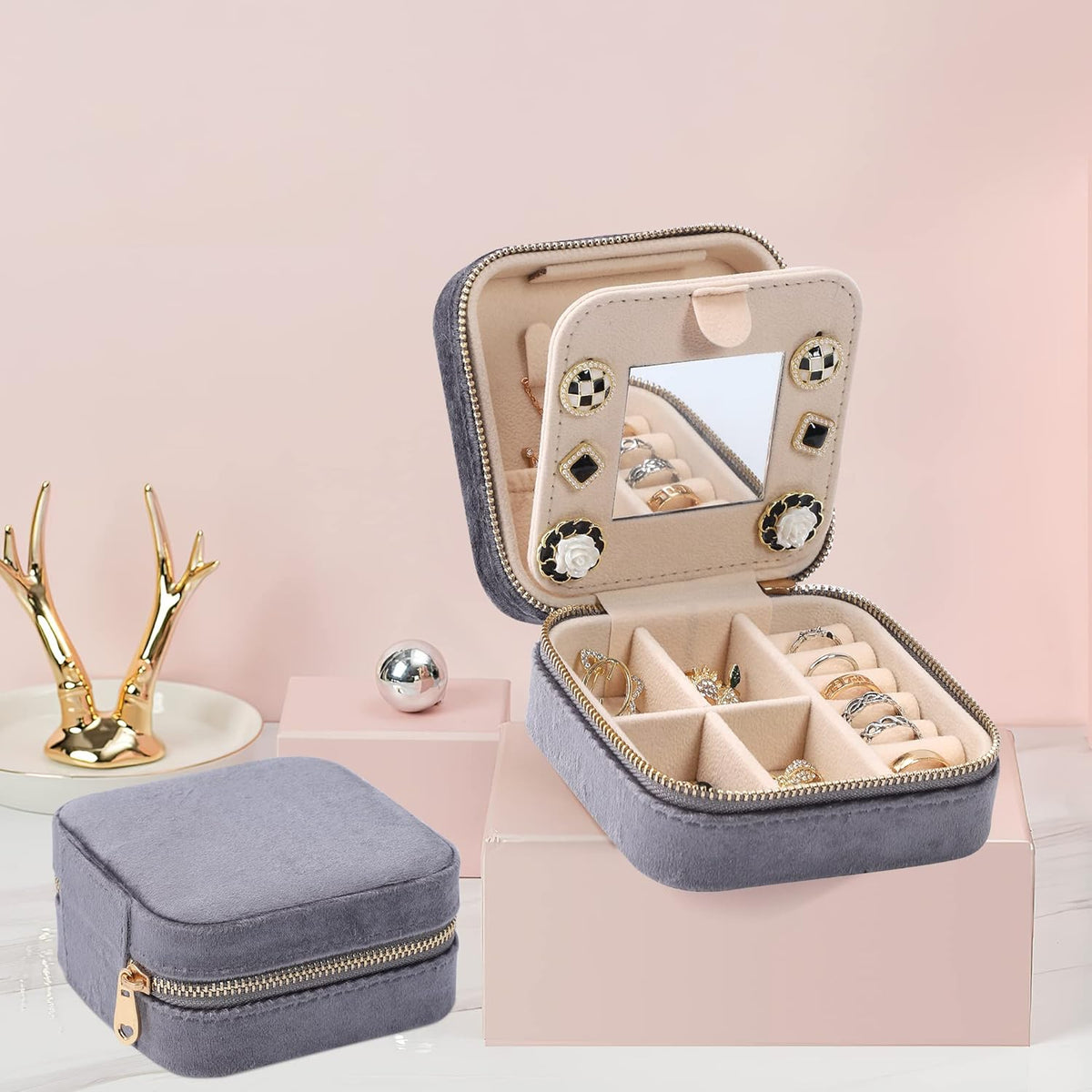 Velvet Travel Jewelry Box, Mini Travel Jewelry Case, Small Portable Travel Jewelry Organizer for Women Girls (Green)