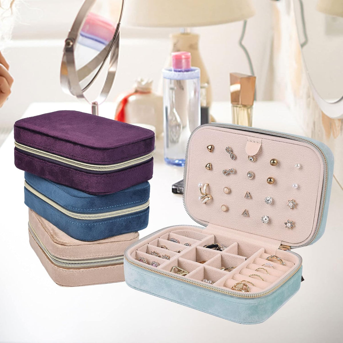 Velvet Travel Jewelry Box, Mini Travel Jewelry Case, Small Portable Travel Jewelry Organizer for Women Girls (Green)