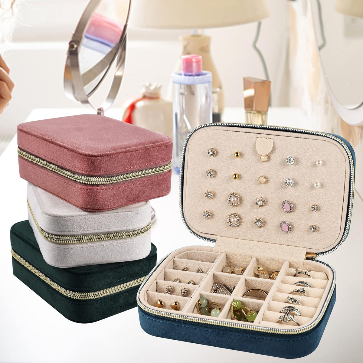 Velvet Travel Jewelry Box, Mini Travel Jewelry Case, Small Portable Travel Jewelry Organizer for Women Girls (Green)