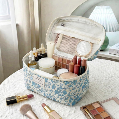 Clear Pink Striped PVC Makeup Bag, Large 10.2 x 7.9 x 3.1 Inch Waterproof Travel Toiletry Bag with Handle, TSA Approved Clear Cosmetic Organizer for Travel Gym Bathroom