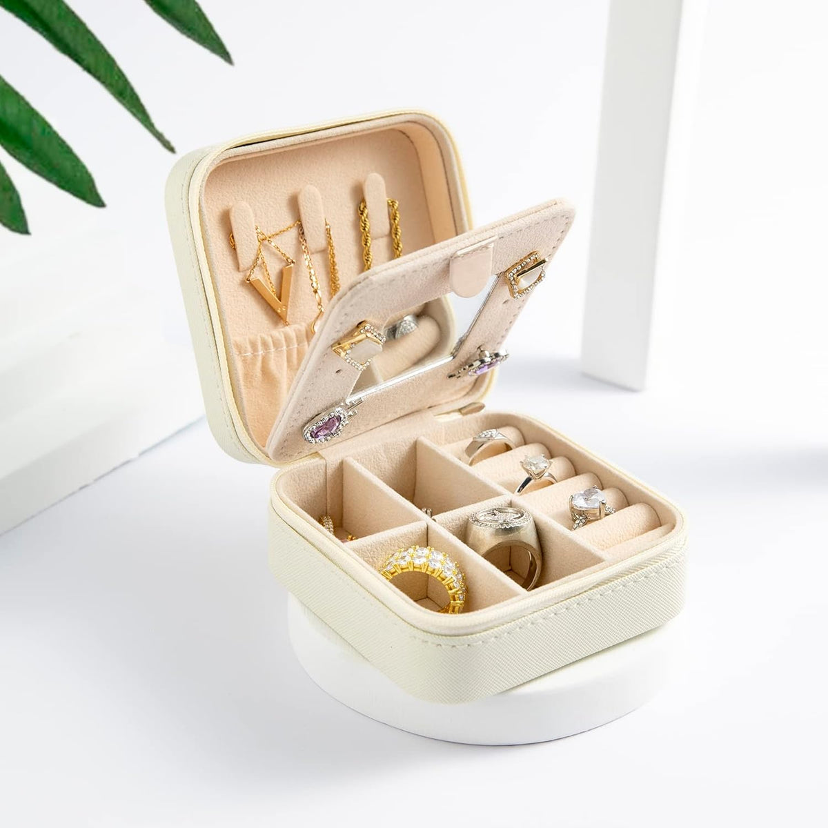 Travel jewelry case Travel jewelry box Travel Jewelry Organizer Small box Gift for Girls Women with Mirror(Green)