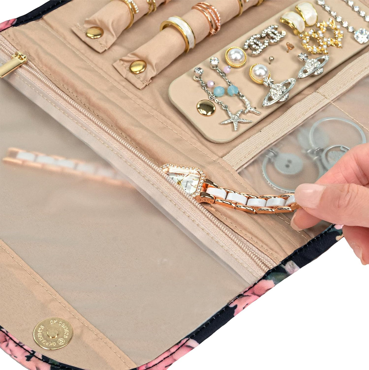 Travel Jewelry Case Organizer, Foldable Jewelry Roll Bag for Earrings, Rings, Necklaces, Bracelets, Accessories, Compact Travel Pouch Wallet for Women, Anti-Tangle (Quilt Black)