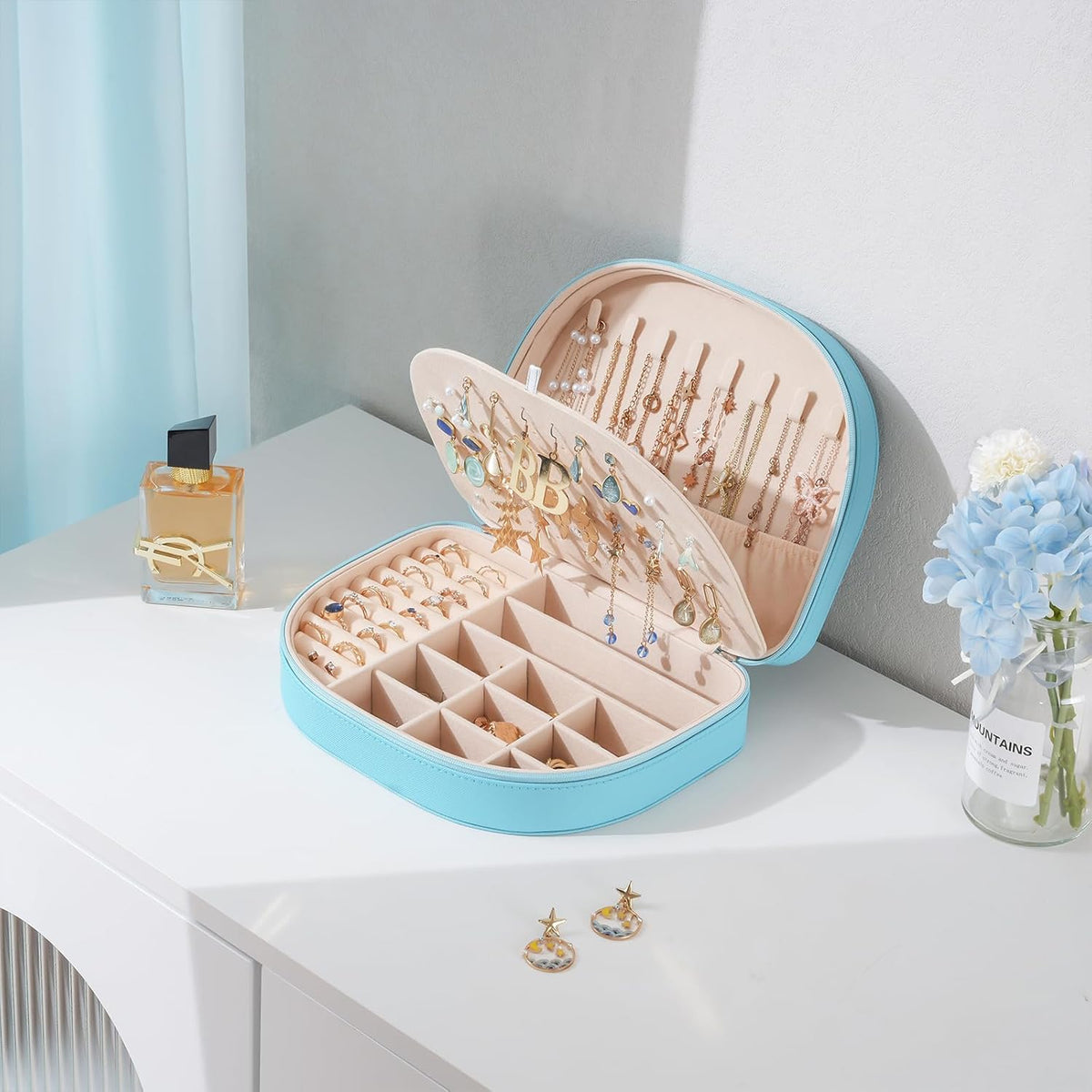 Travel Size Jewelry Box, Medium Portable Seashell-Shaped Jewelry Case, 2 Layer Jewelry Organizer in PU Leather for Women -Black