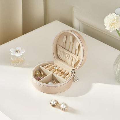 Travel Size Jewelry Box, Medium Portable Seashell-Shaped Jewelry Case, 2 Layer Jewelry Organizer in PU Leather for Women -Black