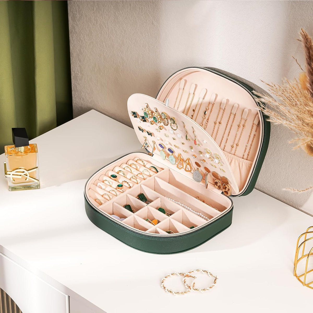 Travel Size Jewelry Box, Medium Portable Seashell-Shaped Jewelry Case, 2 Layer Jewelry Organizer in PU Leather for Women -Black