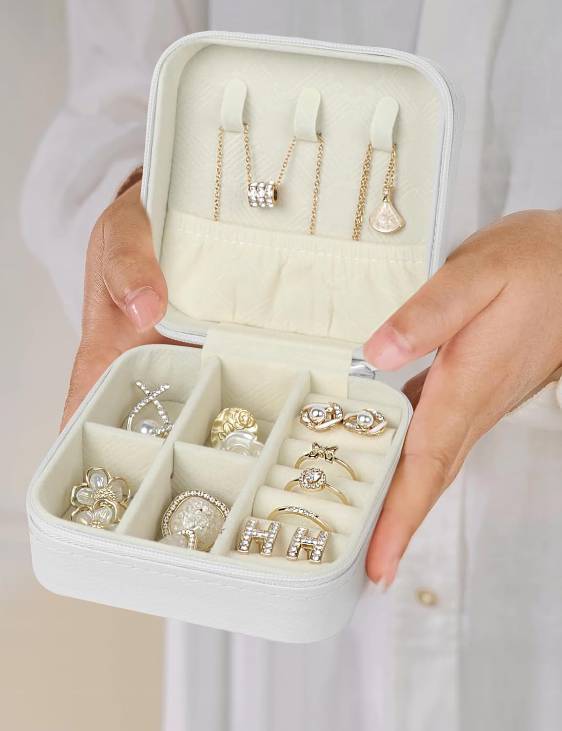 Travel Jewelry Case, Travel Jewelry Box, Mini Jewelry Travel Case, Jewelry Organizer Case, Portable Small Jewelry Organizer Storage Boxes - Best Gift for Women Girls.