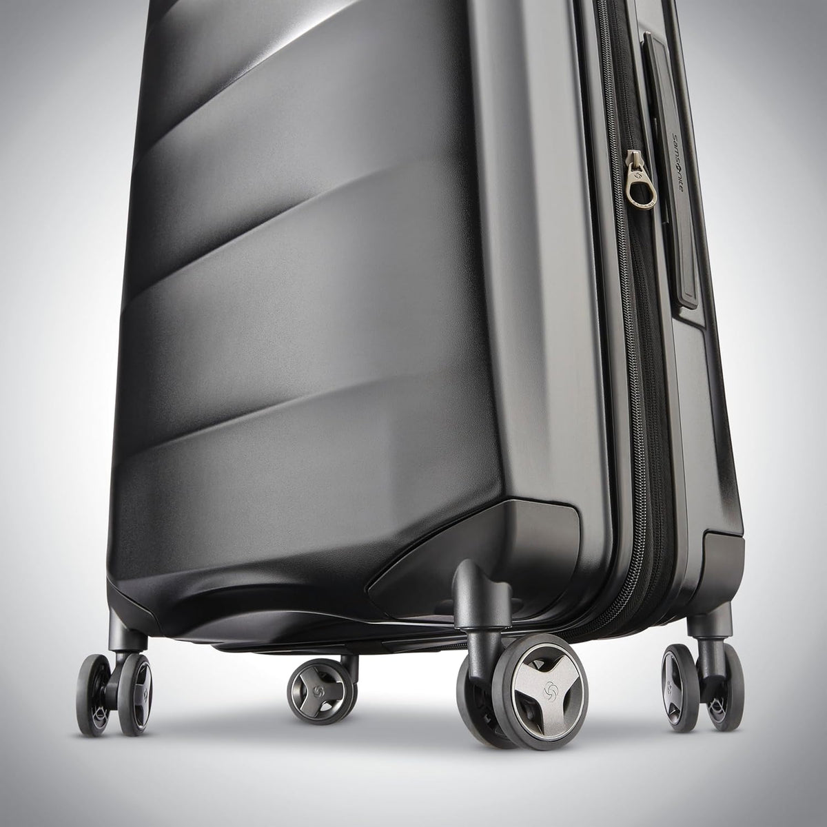Octiv Lightweight Hardshell 20-Inch Carry-On Luggage -Durable & Impact Resistant, 360° Aero Trac Spinner Wheels, Adjustable Telescopic Handle, Expandable Suitcase, TSA Approved Lock - Black