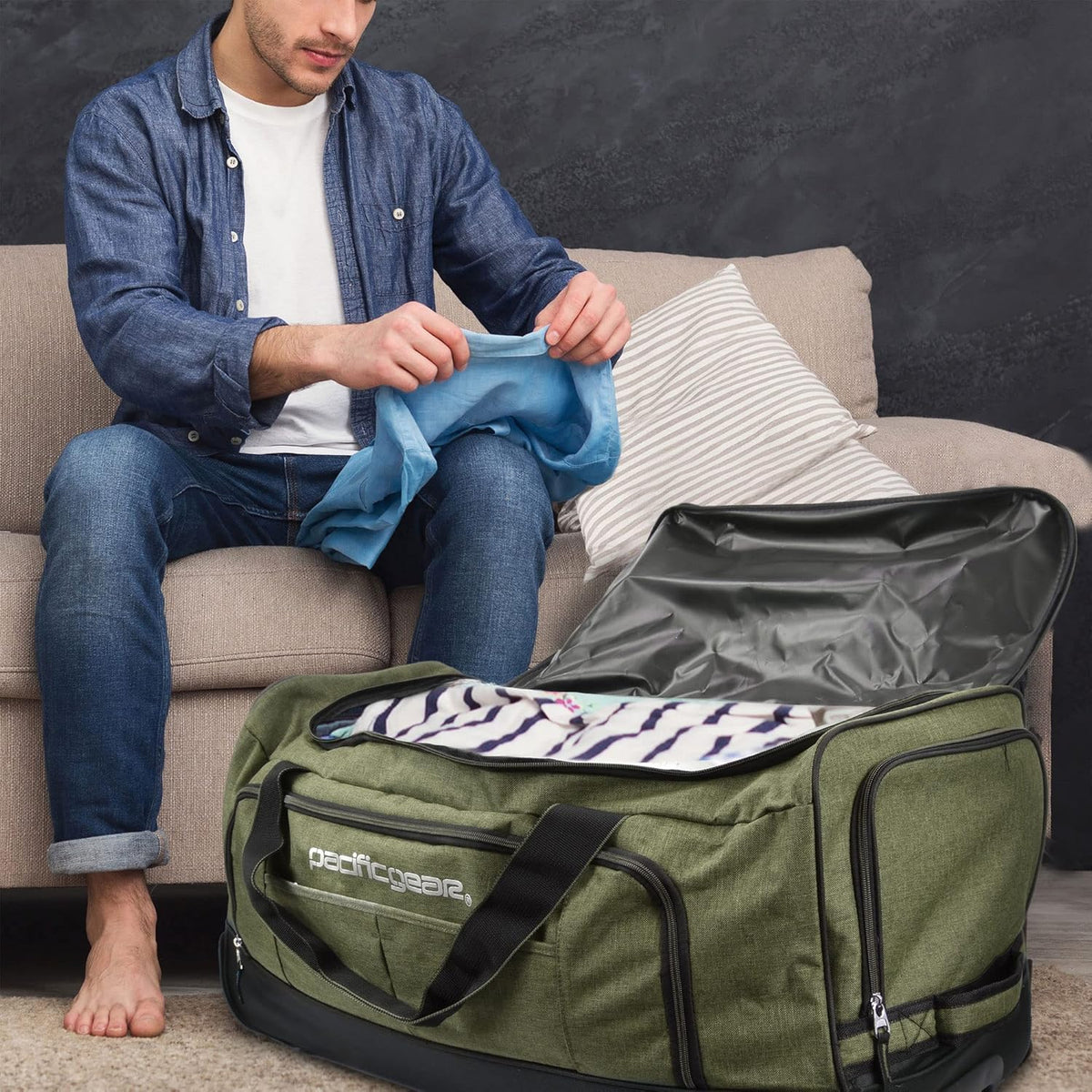 Duffel Bag with Rolling Wheels
