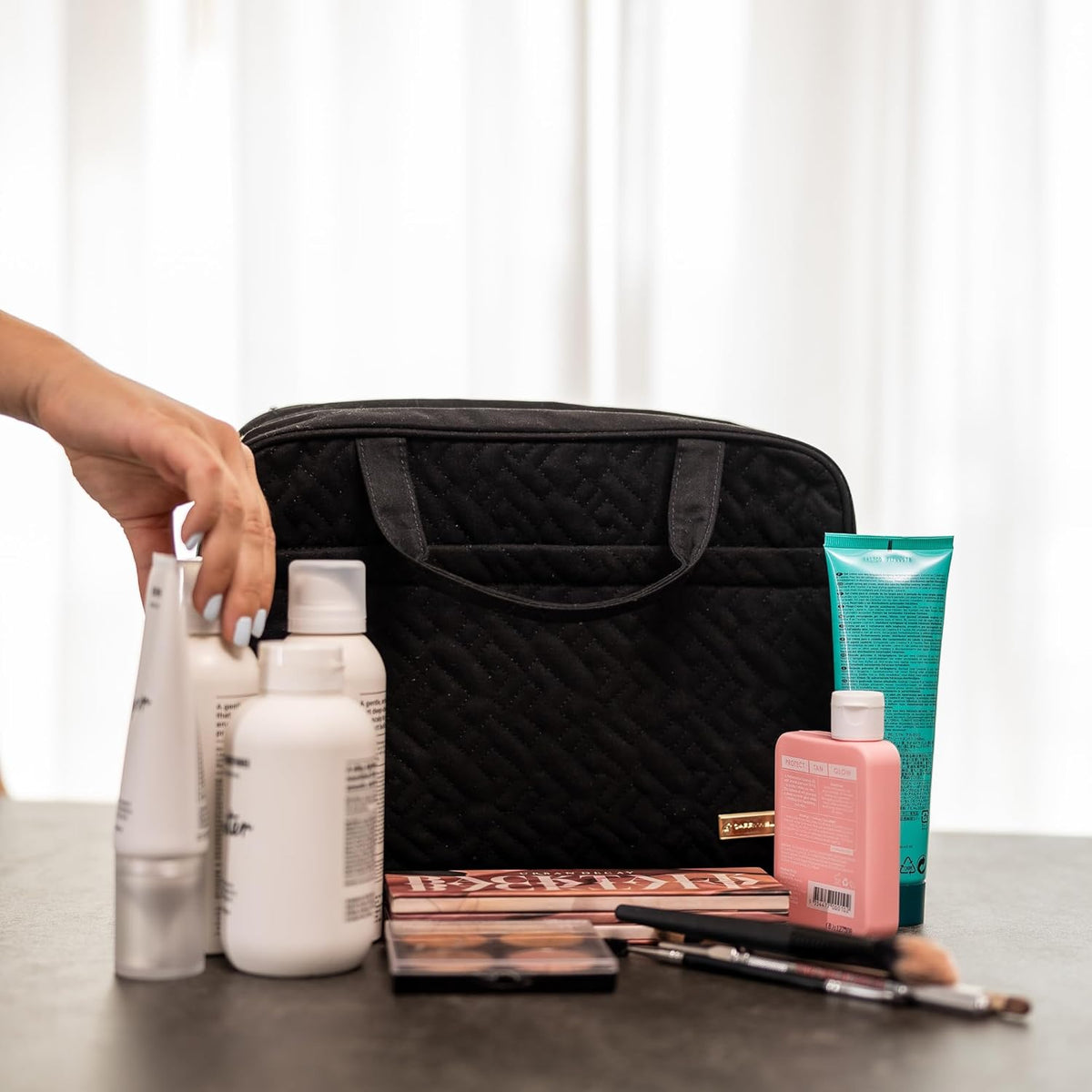 (Not Made In China) Travel Toiletry Bag for Women with Hanging Hook, Makeup Organizer Case, Water-Resistant Cosmetic Bag For Full-size Containers, Toiletries, Pink Large+