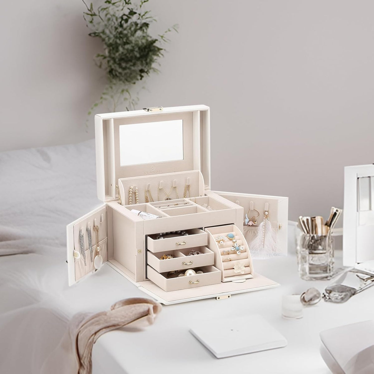 Mirrored Jewelry Box Organizer, Leather Jewelry Storage Case, Necklaces Earrings Rings Brackets Box Holder, Pearl White