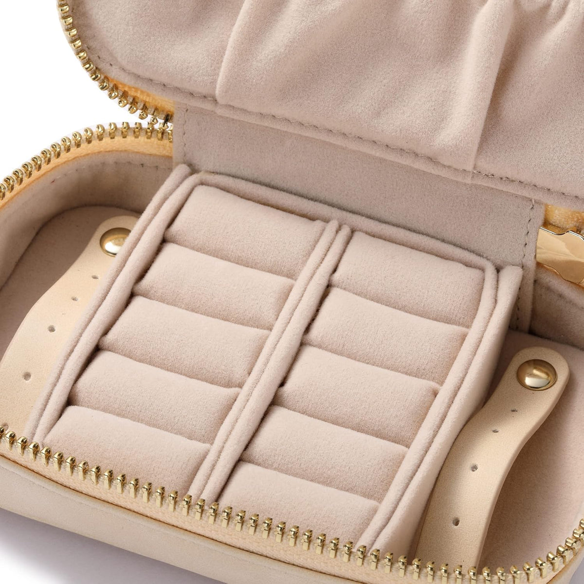 Vegan Leather Travel Jewelry Case with Zipper - Portable Necklace & Earring Holder Organizer for Women Girls, Velvet-Lined Ring Box with Anti-Tarnish Design, Cream