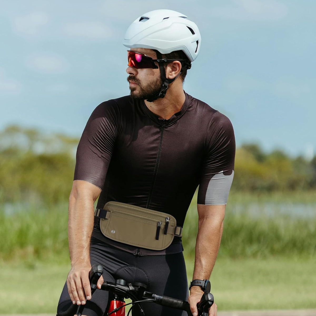 Waterproof Hidden Money Belt for Travel, Anti-Theft Belt Bag with RFID Blocking Function Adjustable Slim Waist Bag with 2 Zipper Pockets and 1 Back Pocket for Travel Running (Style 2, Black)