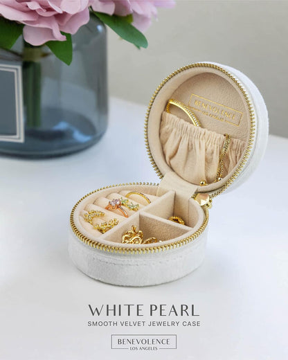 Velvet Travel Jewelry Box for Women – Compact Round Zipper Case for Rings, Earrings & Necklaces – Small Portable Organizer & Giftable Storage – Lilac