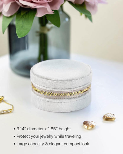 Velvet Travel Jewelry Box for Women – Compact Round Zipper Case for Rings, Earrings & Necklaces – Small Portable Organizer & Giftable Storage – Lilac