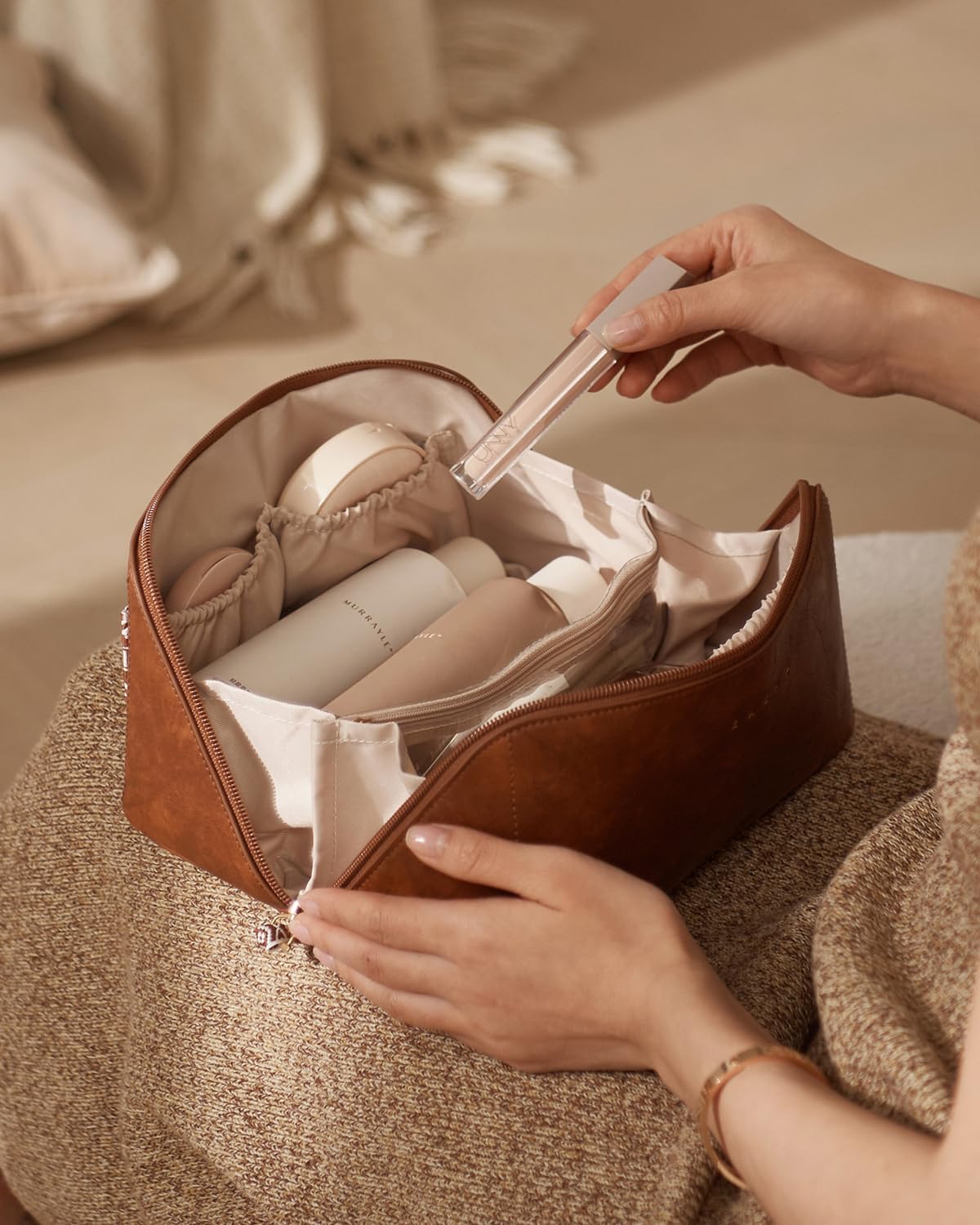 Travel Makeup Bag, Large Capacity Cosmetic Bag for Women, Waterproof PU Leather, Flat Open Portable Toiletry Bag for Skincare, Brushes & Travel Essentials - Colors B