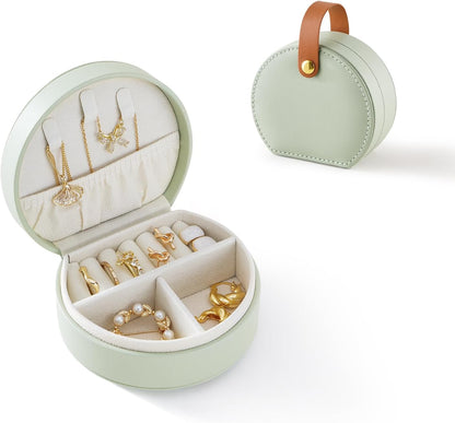 Small Travel Jewelry Case, Portable Jewelry Organizer Box for Necklace Rings Earrings, Travel Essentials Jewelry Storage for Women Girls, Green