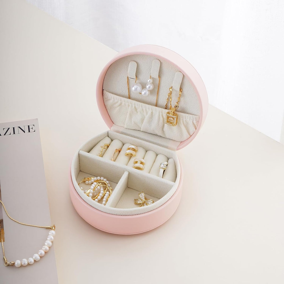 Small Travel Jewelry Case, Portable Jewelry Organizer Box for Necklace Rings Earrings, Travel Essentials Jewelry Storage for Women Girls, Green