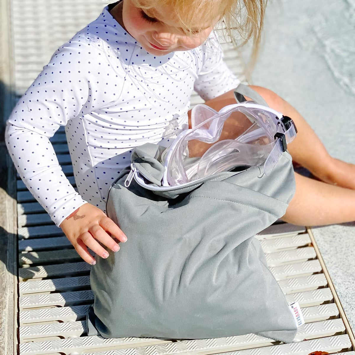 ALVA 2pcs Cloth Diaper Wet Dry Bags Waterproof Reusable with Two Zippered Pockets Travel Beach Pool Daycare Soiled Baby Items Yoga Gym Bag for Swimsuits or Wet Clothes LX-AMD0912 - Colors B