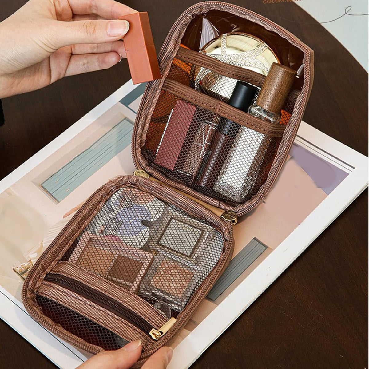 Portable Toiletry Organizer Bag PVC material has a clear design for easy access and clean storage travel set