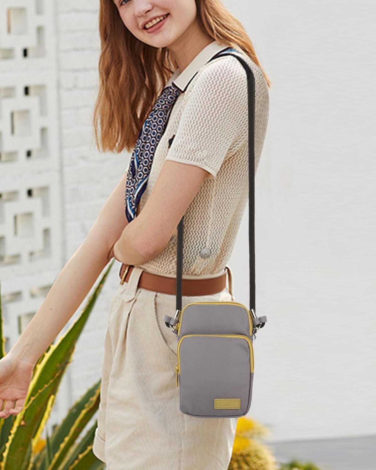 Crossbody Bag for Women Small Size Cell Phone Wallet Purse for Travelling， Travel Purse Shoulder Bag